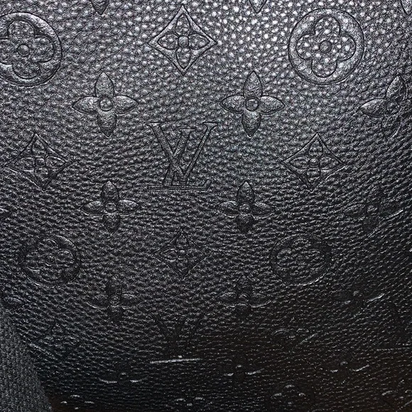 NWT designer inspired faux black leather with faux fur pet carrier. - Picture 9 of 10